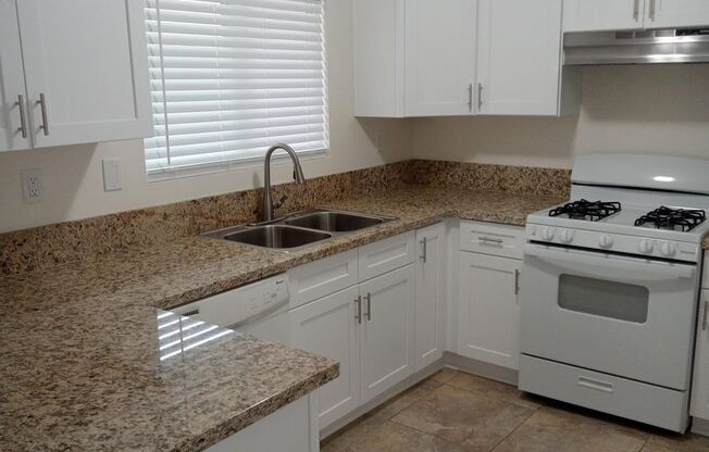 15 - Desert Knolls 2