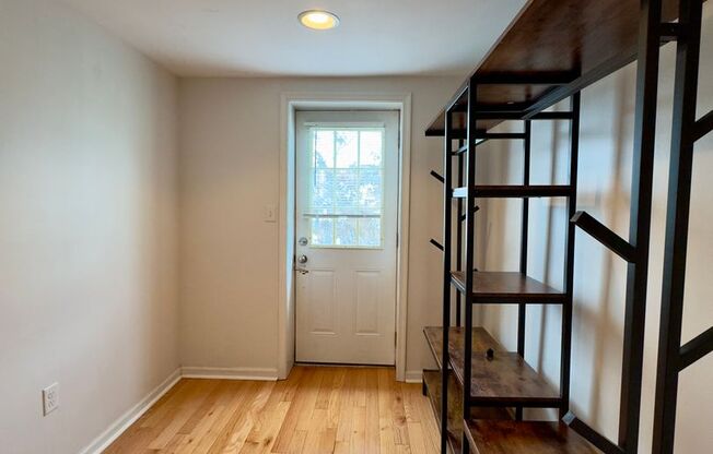 Apartment in Upper Fells Point!