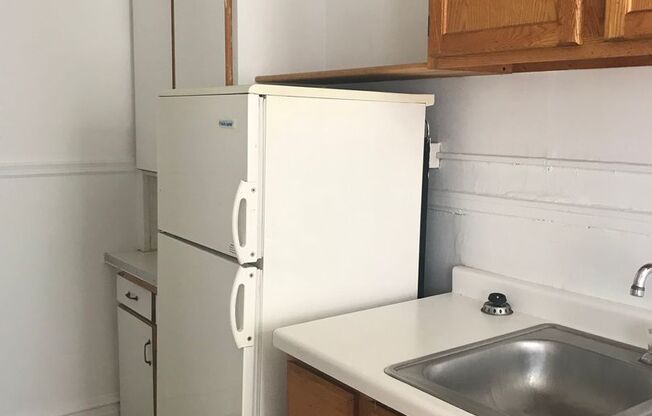 Studio, 1 bath, 375 sqft, $775, Unit 304