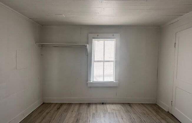 2 bedroom, 1 bathroom home available in Lafayette!