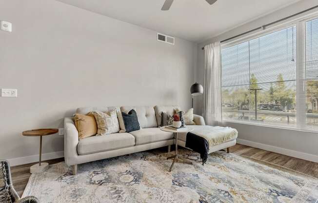 Living room at V on Broadway Apartments in Tempe AZ November 2020 (3)