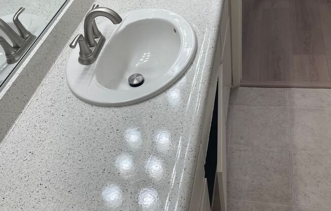 Studio, 1 bath, 550 sqft, $1,475