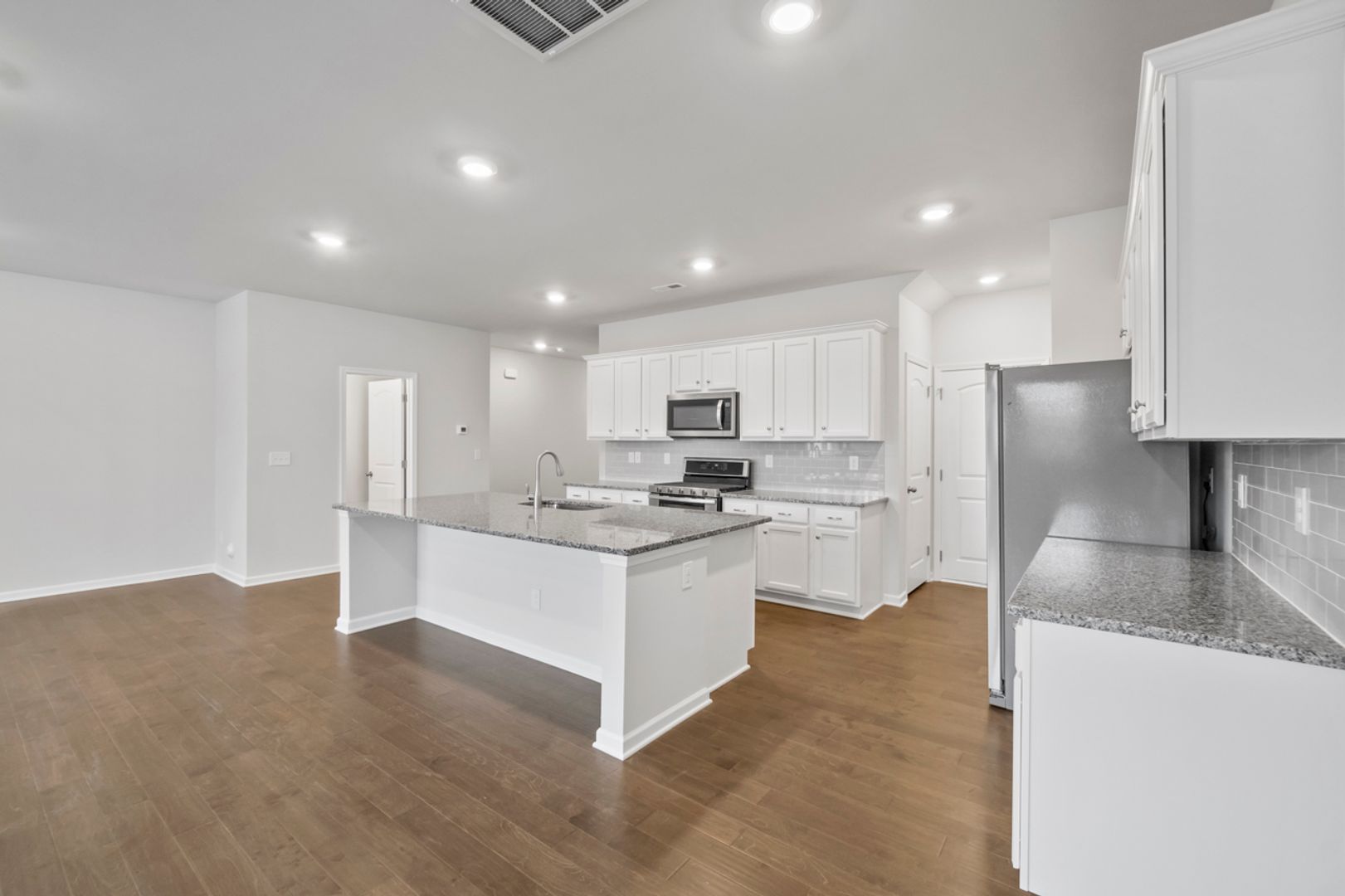 Like Brand New Luxury Townhome in Matthews!