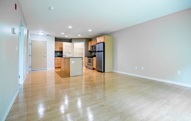 1 bed, 1 bath, 735 sqft, $1,400, Unit 140