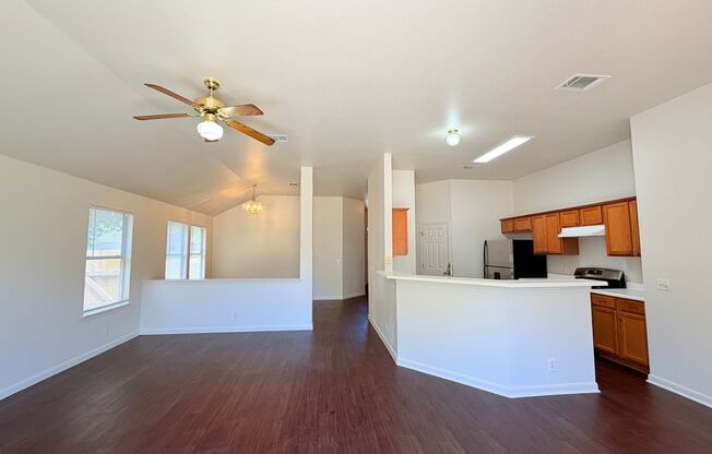 4 BEDROOM HOME - SPACIOUS INTERIOR - LARGE YARD