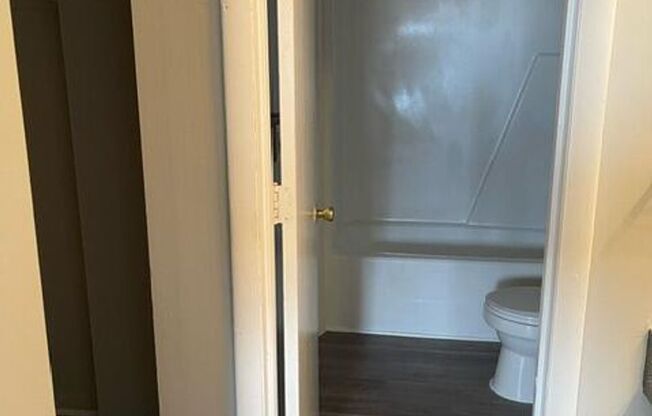 2 beds, 1.5 baths, 1,140 sqft, $1,100, Unit 607