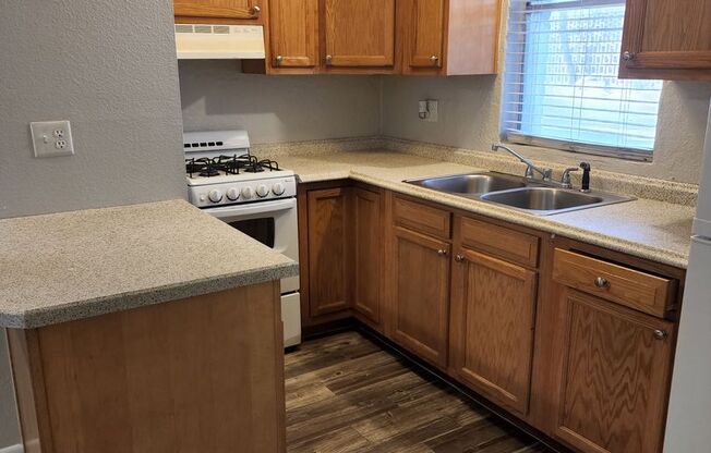 Studio, 1 bath, 370 sqft, $999, Unit 9