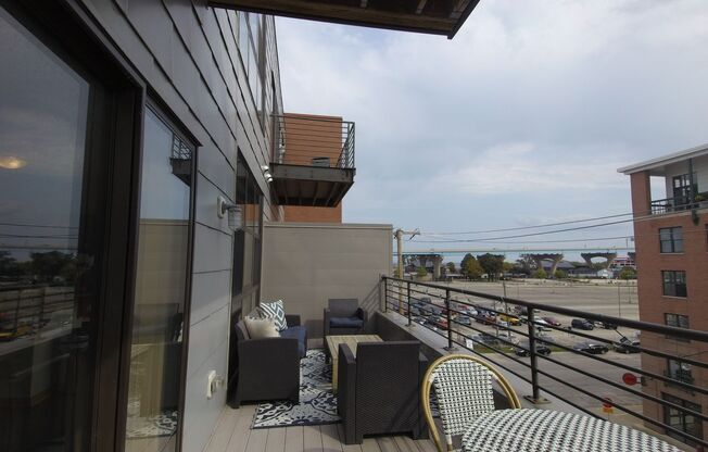 2 beds, 2.5 baths, 1,560 sqft, $3,295, Unit 402