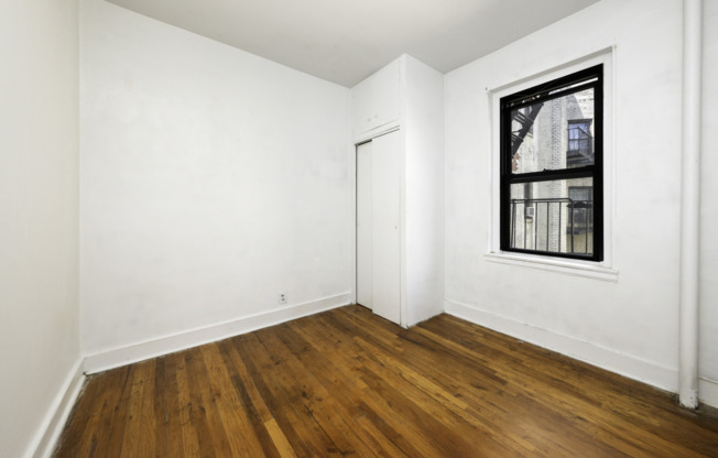 2 beds, 1 bath, $2,400, Unit 4G