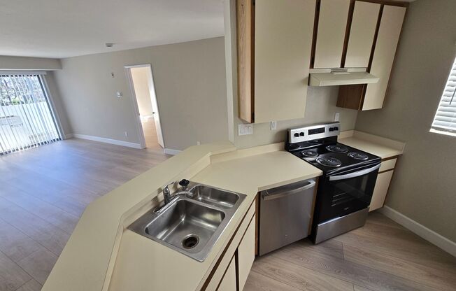 2/2 Condo in Mira Mesa with Easy Freeway Access