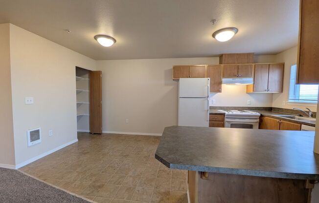 2 beds, 2 baths, 994 sqft, $1,475, Unit E101
