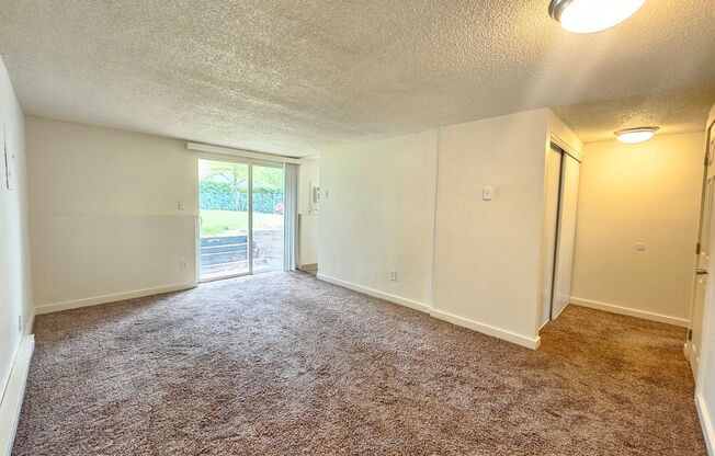 2 beds, 1 bath, 594 sqft, $1,095, Unit 22