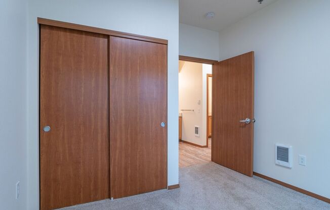 3 beds, 2 baths, $2,400, Unit 102