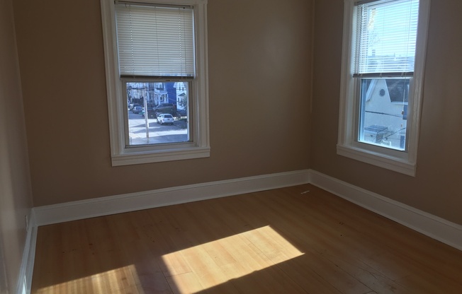 2 beds, 1 bath, $1,375, Unit 185 Harrison - Unit 3