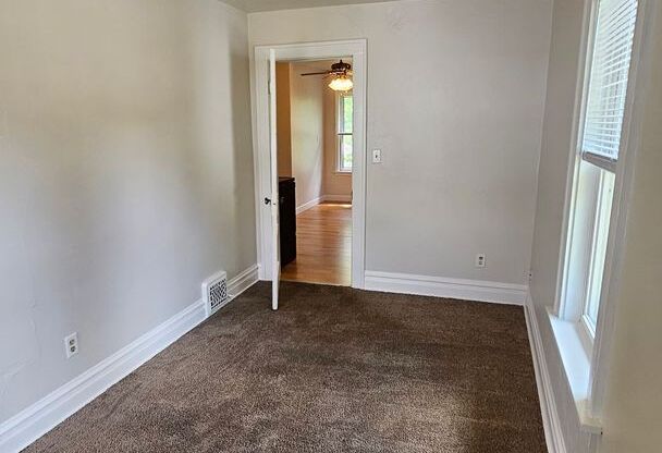 3 beds, 1 bath, 1,255 sqft, $1,100