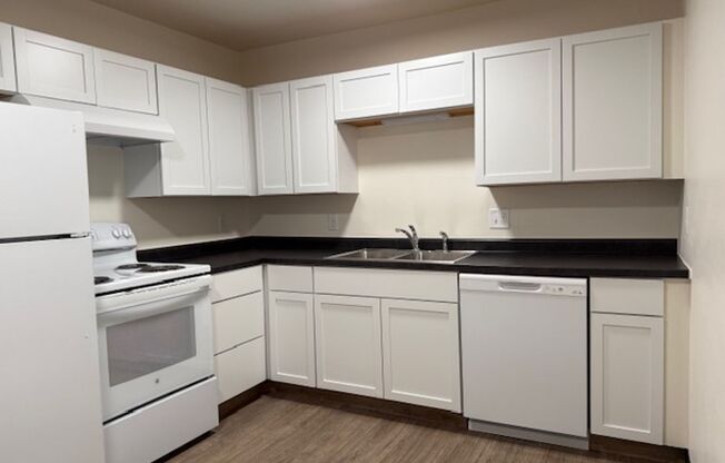 2 beds, 1 bath, 709 sqft, $900, Unit 4601 Apt B2