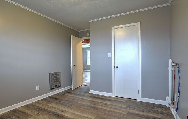 2 beds, 1 bath, $1,295