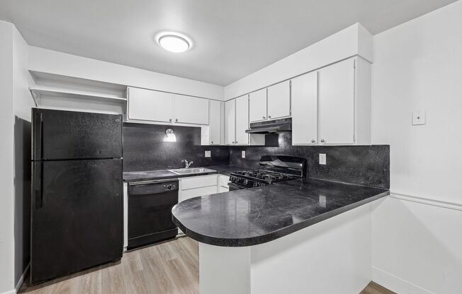 3 beds, 1.5 baths, 950 sqft, $1,385, Unit 104