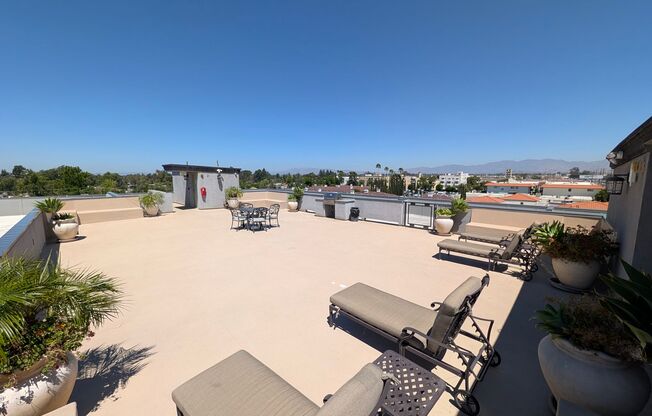 6851 LAUREL CYN BLVD