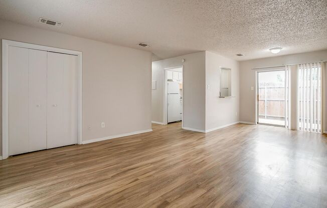 1 bed, 1 bath, $1,025, Unit 322 W Mustang