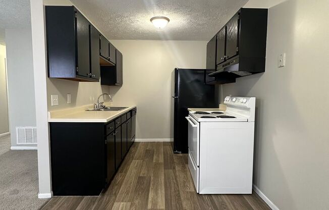 2 beds, 1 bath, 800 sqft, $925, Unit 773