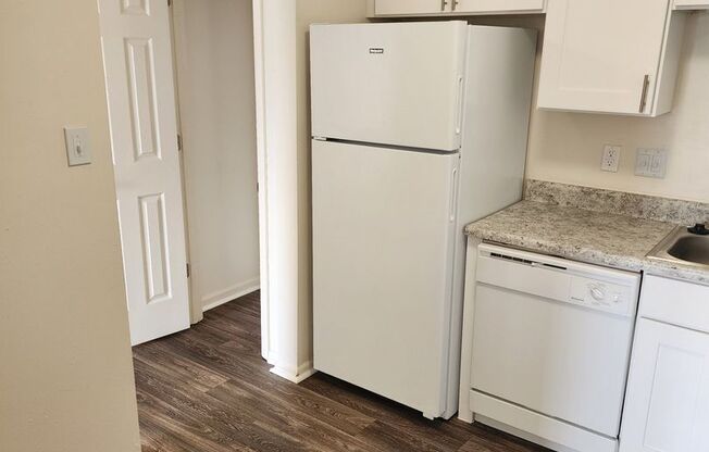 2 beds, 1 bath, 988 sqft, $1,150, Unit 01 - 115