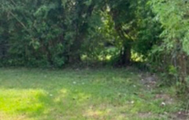 4 bedroom Single Family Home with yard