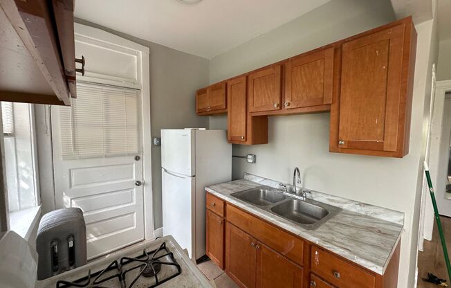 2 beds, 1 bath, $1,450