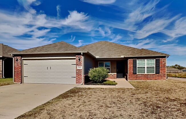 Very Nice 3 Bedroom 2 Bath Home in Mustang School District