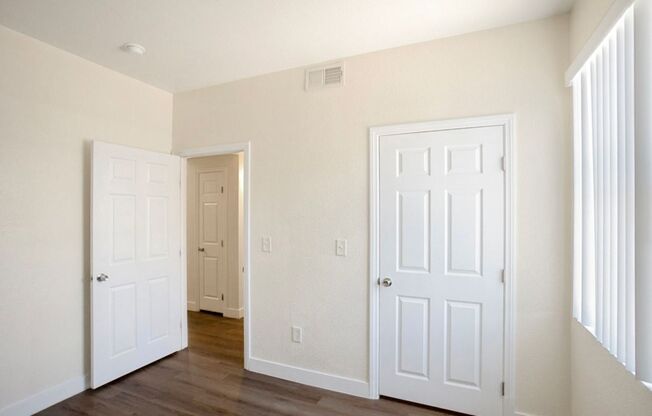 3 beds, 2 baths, $1,595, Unit Building #11