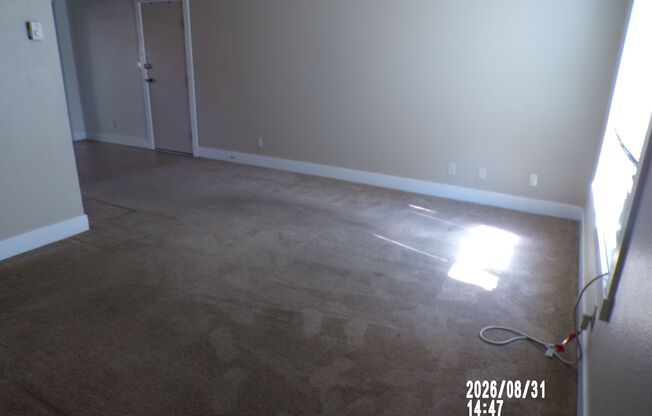 251 - 1585-1595 NW Tyler