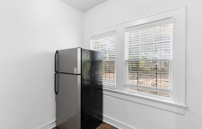 Studio, 1 bath, 413 sqft, $787, Unit 205