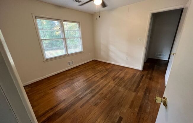 3 bed 2 bath! UPSTAIRS!!