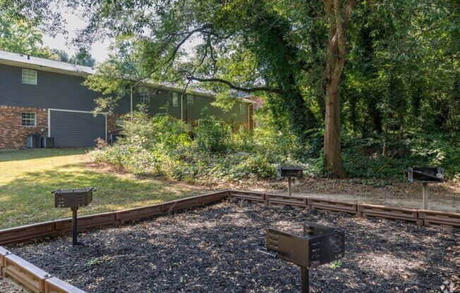 2 beds, 1 bath, $1,300, Unit 2206C