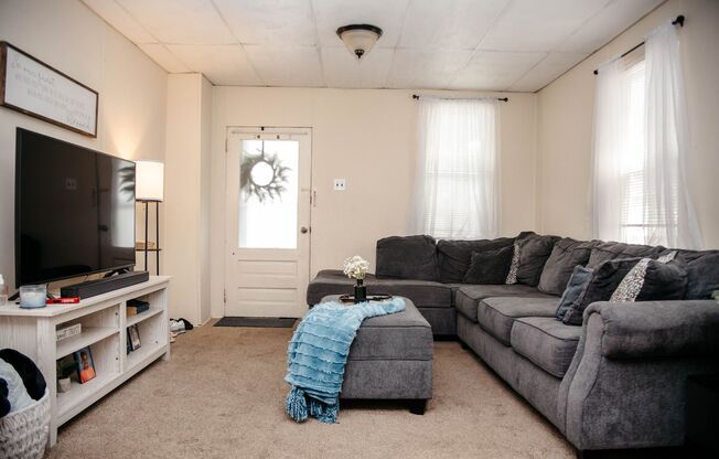 2 beds, 1 bath, $1,450