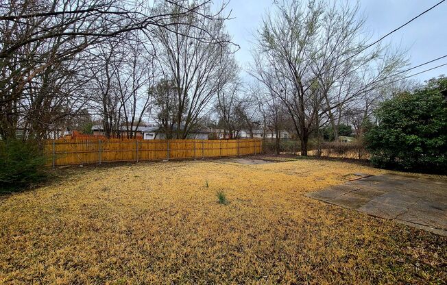 3 bedroom, 1 bath home minutes away from 635 and I-30!