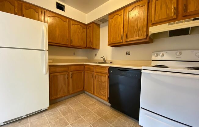Spacious 2BR at Bellwood Manor! Great North Hills Location! Call Today!