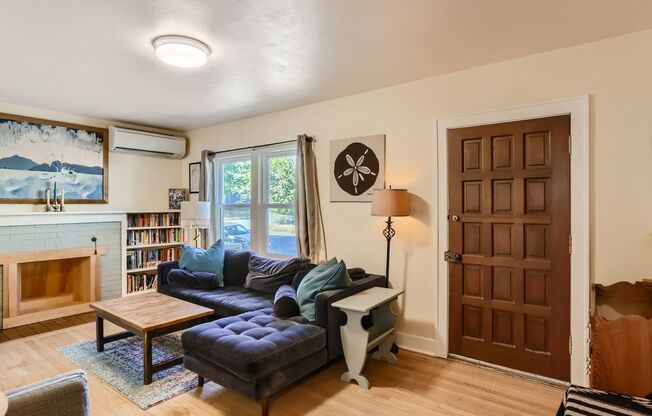 NORTH PORTLAND!  Charming 1920s Bungalow with Timeless Character and Sunny Spaces