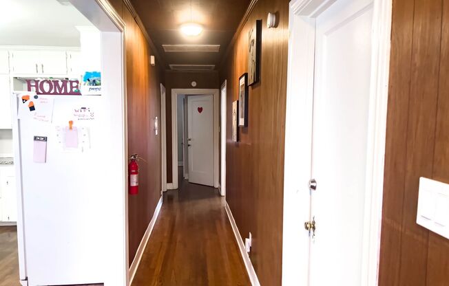 3 beds, 1 bath, 1,261 sqft, $2,300, Unit B