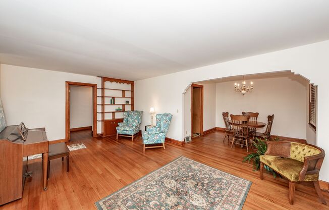 3 Bedroom Classic Summerville Home!