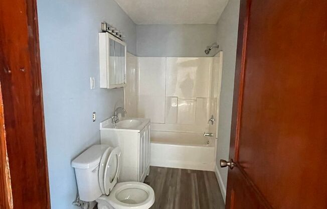 2 beds, 1 bath, $2,000, Unit B