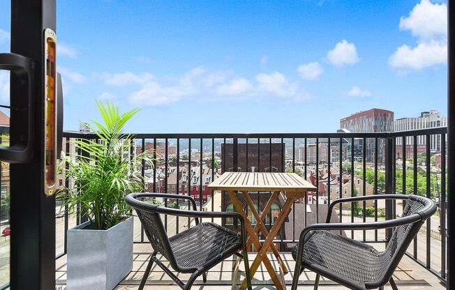 2 beds, 1 bath, 865 sqft, $2,350, Unit Unit 612