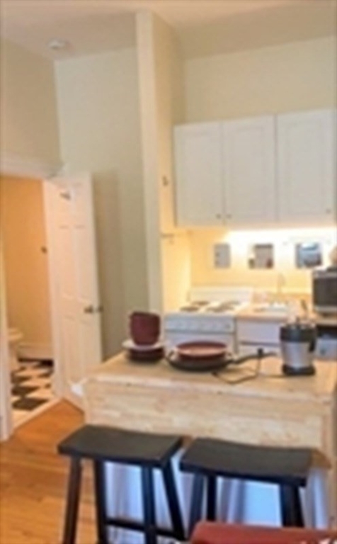 Studio, 1 bath, 419 sqft, $2,595, Unit B-3