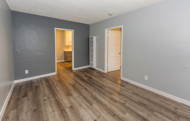 Move In Special $750 Off First Month's Rent - Beautiful 1 bedroom 1 bath apartment centrally located in Long Beach!