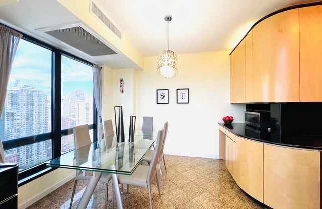 3 beds, 3.5 baths, 2,441 sqft, $20,000, Unit 35H36H
