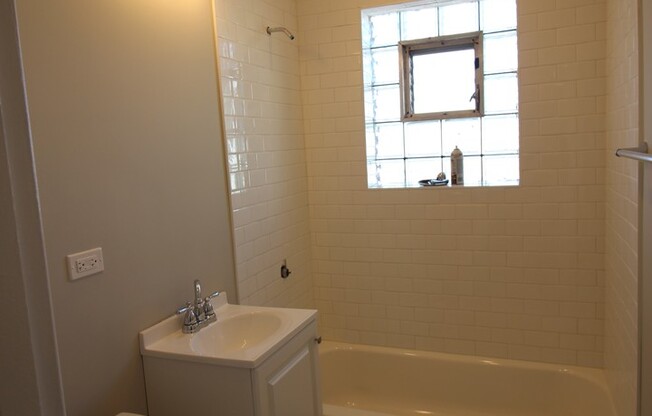 2 beds, 1 bath, $1,500, Unit 4408 -2