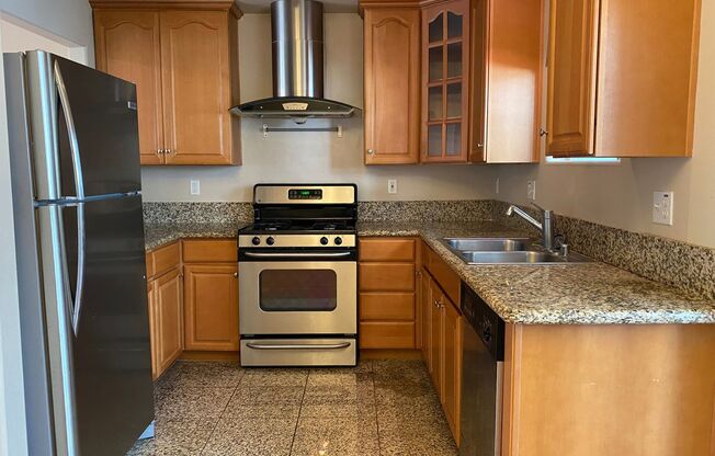 3 Bedroom 3 Bathroom Pasadena Townhouse with Attached Garage and Washer and Dryer in Unit
