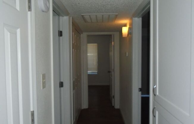 2 beds, 1 bath, $1,395, Unit Unit B