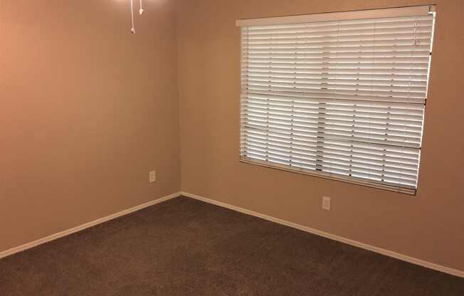 3 beds, 2 baths, $1,895, Unit Unit# 143