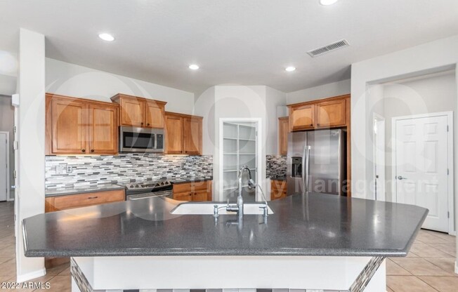 2043 W KATHLEEN RD